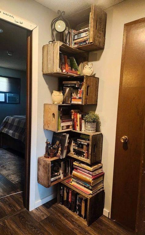 Crate Shelves Diy, Crate Bookcase, Crate Shelf, Reading Nook Ideas, Crate Bookshelf, Beer Crate, Old Crates, Corner Bookshelf, Bookcase Diy