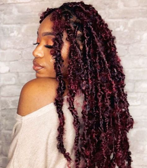 Butterfly Locs On Light Skin, Dark Red Butterfly Locs, Blonde Butterfly Locs Black Women, Medium Length Butterfly Locs Hairstyle, Red Passion Twists Hairstyle, Medium Length Butterfly Locs, Butterfly Locs Medium Length, Burgundy Butterfly Locs, Colored Butterfly Locs