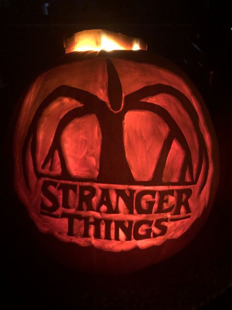 Pumpkin Painting Ideas Stranger Things, Stranger Things Painted Pumpkin, Artistic Pumpkin Carving, Stranger Things Pumpkin Painting, Pumpkin Carving Ideas Stranger Things, Pumpkin Carving Ideas Coraline, Pumpkin Carving Stranger Things, Marvel Pumpkin Carving Ideas, Stranger Things Pumpkin Carving Ideas