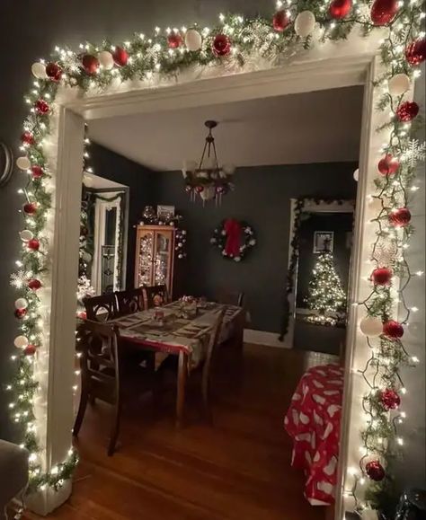 50+ Budget-Friendly Christmas Decorations You Can Make Quickly! - HubPages Christmas Decorations Apartment, Christmas Dreaming, Cozy Christmas Decor, Christmas Apartment, Christmas Decor Inspiration, Christmas Themes Decorations, Christmas Room Decor, Christmas Feeling, Christmas Inspo