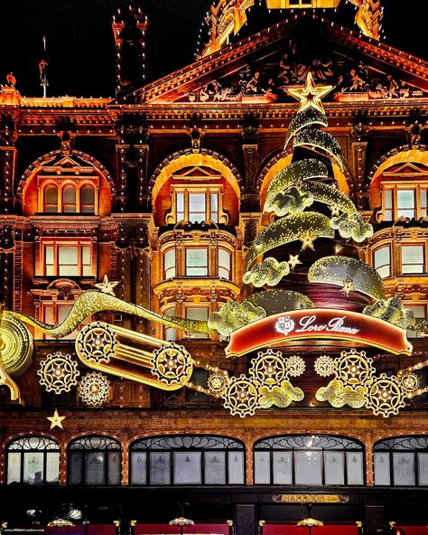 [6 photos] 🎄✨️ The 2024 Christmas display at Harrods is an unforgettable celebration of holiday elegance. Partnering with the esteemed luxury brand Loro Piana, Harrods' facade is themed around “L’atelier des merveilles” (Workshop of Wonders). The meticulously crafted shop windows bring Loro Piana’s heritage to life, narrating the journey of its premium fibers from the Mongolian steppes to Italian craftsmanship. 📍@harrods, London ▶️ Follow @withinlondon ❤ Like | 👤 Tag friends | 💬 Comment 📷 In... Harrods Christmas, Harrods London, Shop Windows, Tag Friends, 2024 Christmas, Italian Craftsmanship, Fashion Project, Christmas Display, Loro Piana