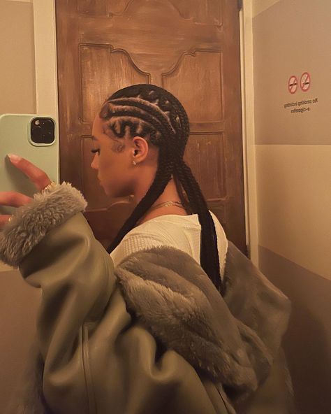 Instagram post by Maria Beltre • Apr 7, 2022 at 8:20pm UTC Zigzag Cornrows, Maria Beltre, Cornrows Braids For Black Women, Hair Plugs, 2000s Fashion Trends, Braided Cornrow Hairstyles, All Hairstyles, Hair Braid Videos, Fulani Braids