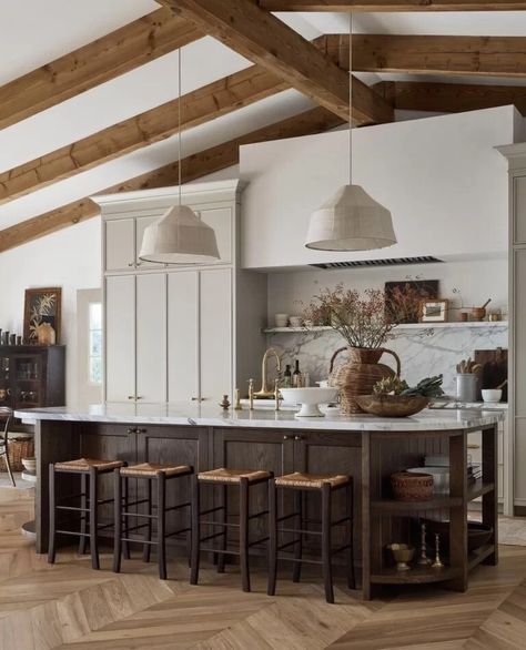 Two toned kitchen cabinets are a gorgeous design trend and we're sharing 17 of our favorite kitchens for inspiration! Ashley Montgomery Design, Ashley Montgomery, Two Toned Kitchen Cabinets, Colonial Kitchen, Two Tone Kitchen, Timeless Kitchen, Design Your Kitchen, Modern Farmhouse Kitchens, Farmhouse Style House