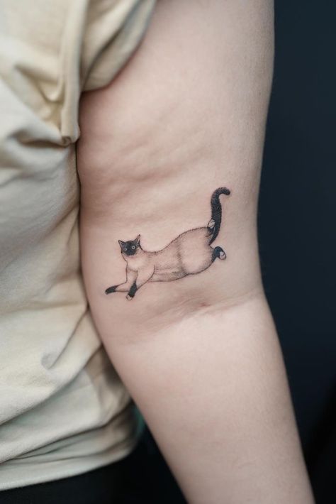 Siamese Tattoo Cat, Siamese Cat Tattoo, Siamese Cat Tattoos, Simple Cat Tattoo, Line Art Simple, Cat Tattoo Ideas, Cat Tat, Cat Tattoo Designs, Ink Design