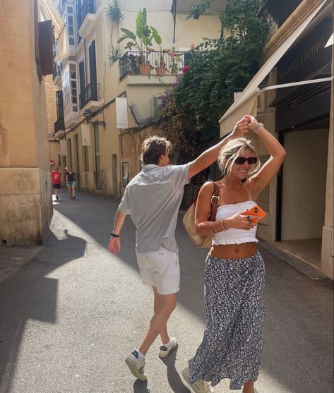 Euro Aesthetic, Vacation Couples Outfits, Europe Couple, Europe Couple Outfits, Couple Vacation Outfits Summer, Couples Holiday Aesthetic, Couple Fits Summer, Greece Couple Outfits, Mallorca Summer