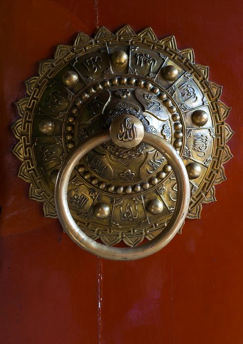 https://flic.kr/p/Gy8kRM | Ornate knocker with arabic scripts on traditional door in Yu Baba Gongbei islamic shrine complex, Gansu province, Linxia, China | © Eric Lafforgue www.ericlafforgue.com Steel Door Detail, Barn Door Baby Gate, Craftsman Front Doors, Vintage Door Hardware, Barn Door Decor, Entry Door Designs, Traditional Door, Door Makeover Diy, Craftsman Door