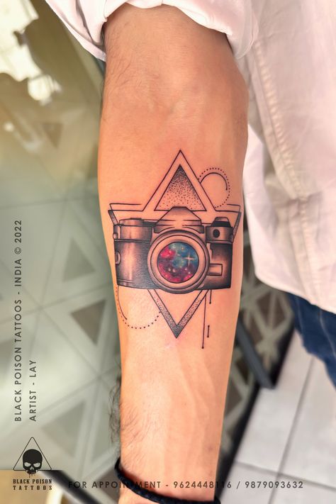 Shutter Tattoo, Vintage Camera Tattoos, Best Tattoos For Men, Camera Tattoo Design, Camera Tattoos, Camera Ideas, Create A Tattoo, Tattoo Process, Camera Tattoo