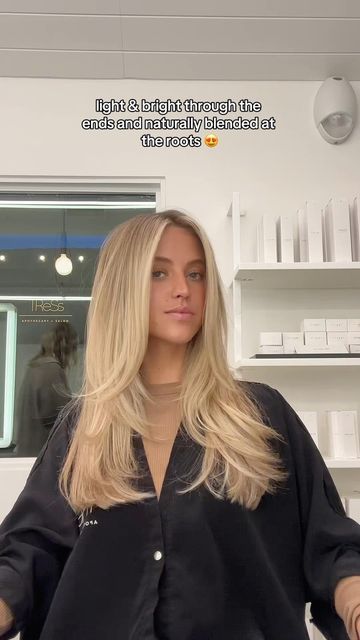 Blonde Highlight Shadow Root, Darker Roots With Blonde Hair, Natural Blonde Root Melt, Blond Highlights With Dark Roots, Long Blonde Hair With Layers Balayage, Kaitlyn Bell Hair, Blonde W Shadow Root, Kaitlynn Bell Hair, Shadow Root Golden Blonde