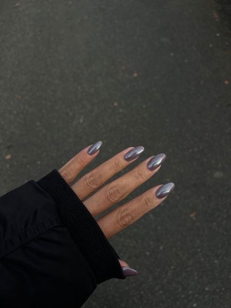 Chrome nails❤️‍🔥 @lisefjell Crome Purple Nail, Cool Edgy Nails, Chrome Ombre Nails Almond, Chrome Over Black Nails, Dark Grey Chrome Nails, Light Grey Chrome Nails, Black With Chrome Nails, Short Square Chrome Nails, Purple Nails With Chrome