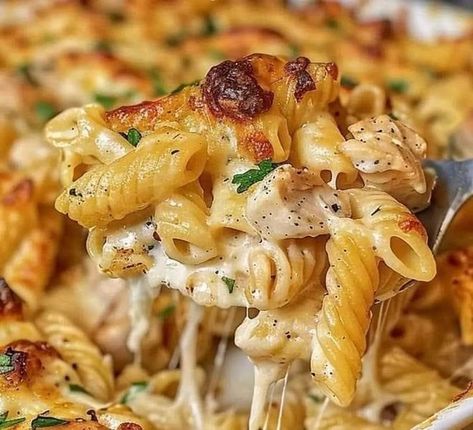 Garlic Parmesan Chicken Pasta, Baked Chicken Pasta Recipes, Parmesan Chicken Pasta, Chicken Penne Pasta, Garlic Parmesan Sauce, Chicken Penne, Chicken Parmesan Pasta, Garlic Cream Sauce, Chicken Pasta Bake