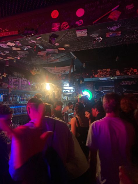 Party Bar Aesthetic, Rock Club Aesthetic, Bar Work Aesthetic, Chill Bar Aesthetic, Bar Party Aesthetic, Busy Bar Aesthetic, Bar Band Aesthetic, Bar Night Club Drinks, Friends Bar Aesthetic