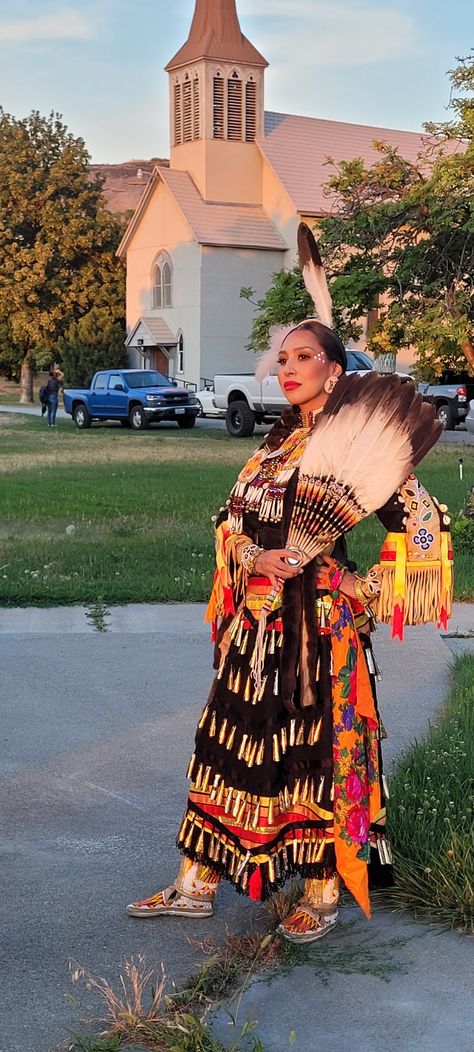 Native Traditional Dress, Pow Wow Jingle Dress, Jingle Dress Designs Powwow Regalia, Rainbow Jingle Dress, Wing Dress Native American, Ojibwe Jingle Dress, Native American Jingle Dress Regalia, Native American Dress Traditional, Jingle Dress Regalia Beadwork