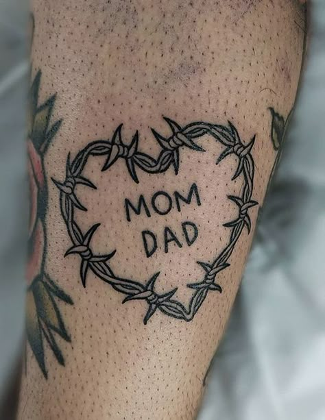 Grunge Heart Tattoo, Mom Heart Tattoo Traditional, Traditional Mom Heart Tattoo, Cool Heart Tattoos, Bookworm Tattoos, Heart Flash Tattoo, Heart Tattoo Aesthetic, Dad Heart Tattoo, Vibe Tattoos