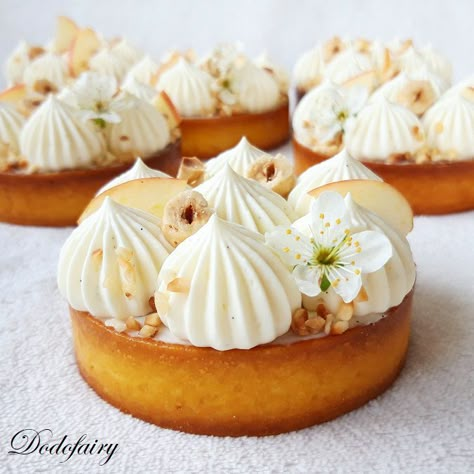 Dessert Restaurant, Tartlets Recipe, Dessert Restaurants, Caramel Tart, Tart Baking, French Desserts, Fancy Desserts, French Pastries, Plated Desserts