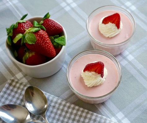 Strawberry Panna Cotta is a light Italian custard that would be a perfect dessert for a holiday meal. Easter Panna Cotta, Panna Cotta Natashas Kitchen, Italian Custard, Strawberry Panna Cotta, Vanilla Whipped Cream, Easter Brunch, Fresh Strawberry, Perfect Desserts, Flan