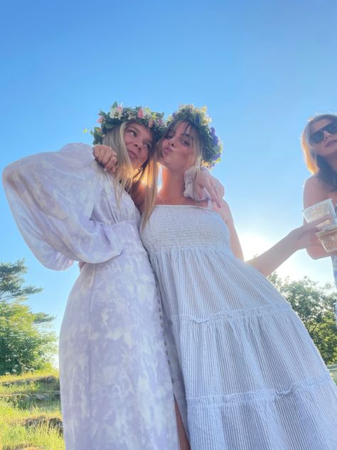 Cult Halloween Costumes, Swedish Midsummer Outfit, Midsommar Aesthetic Outfit, May Queen Midsommar Costume, Midsommar Photoshoot, Fairy Custome Halloween, Midsommar Halloween Costume, Midsommar Halloween, Midsommar Dress