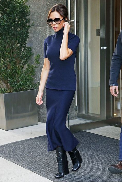 Navy Skirt Outfit, November Style, Viktoria Beckham, Closet Revamp, Petite Celebrities, Elegant Midi Skirt, Navy Midi Skirt, November Fashion, Minimal Life