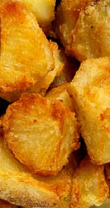 British Crispy Potatoes, British Mashed Potatoes, British Roast Potatoes, English Style Roasted Potatoes, English Roasted Potatoes Recipe, British Potato Recipes, English Potatoes Recipes, English Roast Potatoes, British Jacket Potato