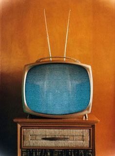 Vertical Vintage by bubbabetha on Pinterest | Vintage Tv, Vintage ... Retro Devices, Writers Room, Brokeback Mountain, Tv Vintage, Vintage Television, Television Set, Tv Sets, Deco Retro, Vintage Tv