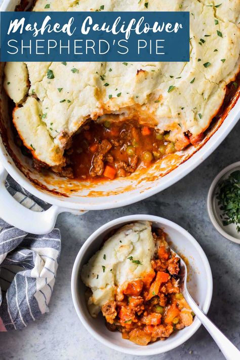 Mashed Cauliflower Shepherd’s Pie | Destination Delish - a lightened up, yet hearty version of the classic comfort food, using mashed cauliflower in place of potatoes. Healthy Shepherds Pie, Easy Roast Chicken, Cauliflower Mash, Shepherds Pie Recipe, Shepherd's Pie, Tasty Healthy, Mashed Cauliflower, Shepherds Pie, Food Heaven