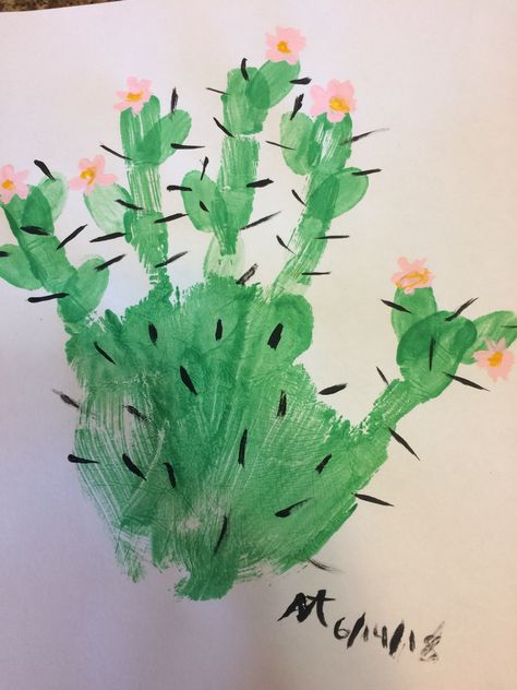 Cute Cactus painting, cute and incredibly easy! Cute Cactus Painting, Hand Print Art, Cactus Craft, Painting Cute, Baby Art Projects, Toddler Arts And Crafts, Cactus Painting, Cute Cactus, Handprint Crafts