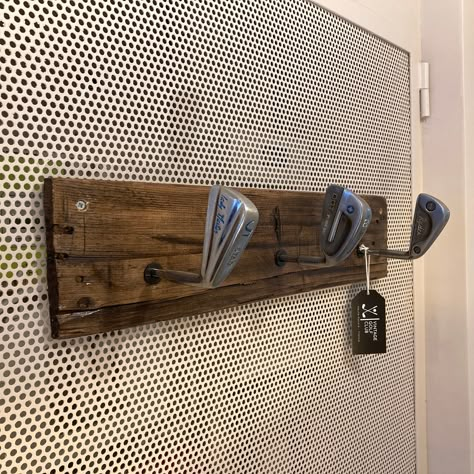 🔥 Coat rack made from old reused golf clubs (Irons).  X3 Edition (3 pegs)  Original Edition : Made with classic or old brand golf clubs (Spalding, Slazenger, Ben Hogan etc.)  Length : 60 cm  Width: 15 cm  Thickness: 1 cm  Finish : Dark wood or Raw wood.  We can make custom coat racks for gifts or clubhouses.  🚨BONUS : Absolute Edition : Original Edition + Pocket Edition  => Pocket Edition: Bottle openers made from scrap golf balls.  Made in my garage, great gift for any golf lover!  Feel free Golf Wall Decor, Vintage Golf Clubs, Golf Room, Golf Diy, Coat Rack Hooks, Golf Decor, 6th Anniversary Gifts, Golf Simulators, Golf Irons