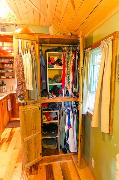 Travis-Brittany-Tiny-204-Sq-Ft-Home-011 Design Casa Piccola, Tiny House Closet, Tiny House Storage, Wind River, Tiny House Inspiration, Tiny House Movement, Tiny Spaces, Tiny House Interior, Tiny House Cabin