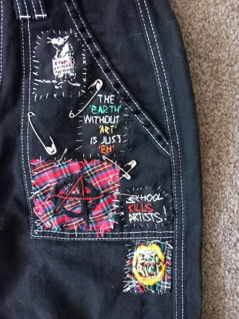 Embroidery Ideas For Pants, Homemade Patches Punk, Crust Pants Ideas, Punk Upcycling, Punk Jacket Ideas, Punk Jacket Diy, Patch Work Clothes, Patch Pants Punk, Alt Clothes Diy