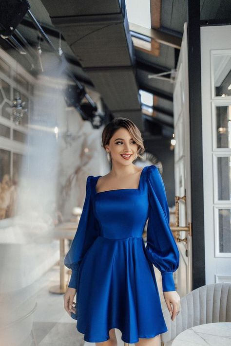 Blue Dresses For Winter, Cute Short Dresses With Sleeves, Blue Homecoming Dresses Long Sleeve, Long Sleeve Satin Dress Classy, Casual Satin Dress Outfit, Satin Dress Outfit Classy, Fashion For Short Women, Simple Satin Dress, Elegant Long Sleeve Dresses