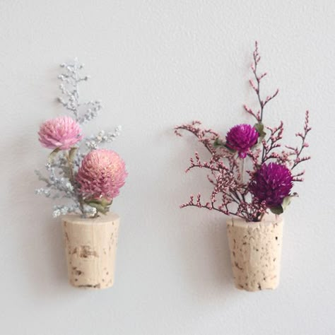 Dried Flower Magnets, Mini Arrangements, Craft Night Party, Selling Flowers, Cones Diy, Flower Cones, Floral Magnets, Flower Magnets, Cork Art