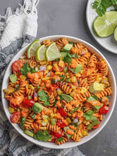 Chipotle Pasta Salad, Pepper Pasta Salad, Roasted Pepper Recipes, Pasta Primavera Salad, Chipotle Pasta, Arugula Pasta, Mediterranean Pasta Salads, Red Pepper Pasta, Pasta Types