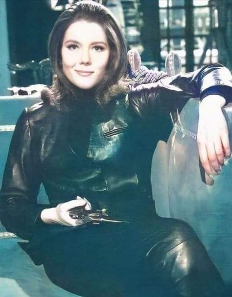 Visual Vamp, Avengers Women, Diana Riggs, Dame Diana Rigg, Avengers Girl, Emma Peel, British Tv Series, New Avengers, British Tv