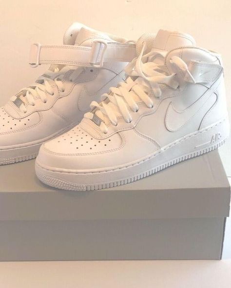 Af1 Mid, Luxury Shoes Women, Jordan Shoes Girls, All Nike Shoes, Nike Air Shoes, Cute Nike Shoes, Fresh Shoes, Cute Sneakers, Hype Shoes