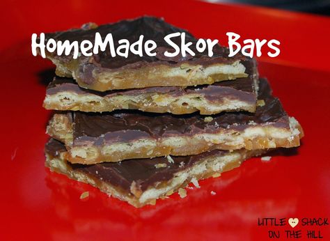 Homemade Skor Bars -Super Easy! Skor Bars, The Wilds, Recipe 30, Easy Treats, Cookies Recipes Christmas, Almond Recipes, Food Printables, The Hill, Candy Recipes