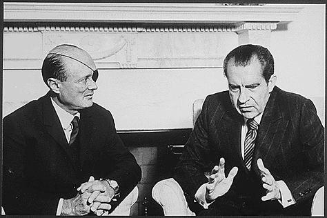 Nixon-Dayan1970.gif 600×400 pixels Moshe Dayan, Eye Cover, Eye Patch, Nixon, Vietnam, Gif, Google Search, History, Human