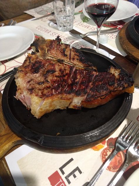 [I Ate] Bistecca alla fiorentina (Florentine Steak) Fiorentina Steak, Florentine Steak, Dinner Date Aesthetic, Date Aesthetic, Photo Insta, Dinner Date, Food Images, Steak, Salad