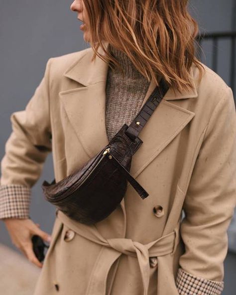 The 15 Best Designer Belt Bags We're Obsessing Over | Who What Wear Turtleneck Outfit Ideas, Belt Bag Outfit, Designer Fanny Pack, Womens Designer Belts, Trendy Belts, Designer Belt Bag, Turtleneck Outfit, Street Style Bags, Unique Handbags