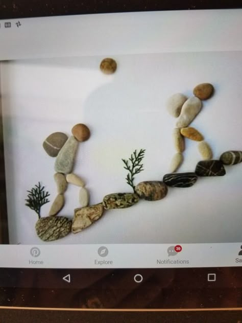 How To Make Pebble Art Pictures, Rock People Craft Pebble Art, Rock Pictures Diy Pebble Art, Pebble Art Ideas Inspiration, Pebble Art Ideas Diy, Diy Nature Decor, Tre Kunst, Stone Artwork, Stone Pictures Pebble Art