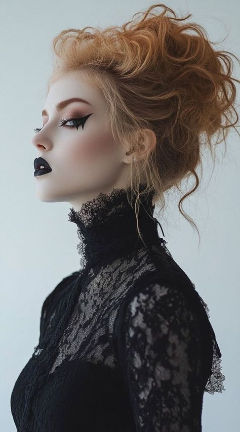 Women Vampire Costume Ideas, Lady Vampire Costume, Gothic Halloween Costume Ideas, Vampiress Outfit, Vampire Outfit Women, Vampire Ball Outfit, Vampire Halloween Costume Women, Vampire Hairstyles Halloween, Vampire Woman Costume