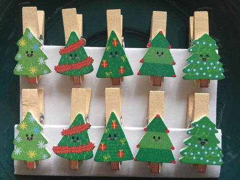 Clothespin Christmas, Diy Christmas Craft Ideas, Clothespin Crafts Christmas, Walk Ideas, Christmas Tree Wooden, Christmas Clothespins, Christmas Craft Ideas, Christmas Favors, Clothes Pin Crafts