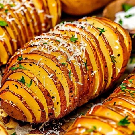 Oven Baked Sliced Potatoes, Sliced Baked Potato, Crescent Roll Ups, Sliced Baked Potatoes, Easy Quick Recipes, Baked Potato Slices, Chicken Crescent, Potatoes In Oven, Hasselback Potatoes