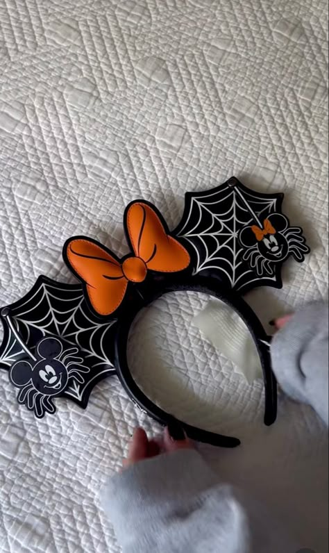 Disney Fits Halloween, Fall Disney Ears, Fall Mickey Ears, Disney Ears Halloween, Disney In October Outfits, Halloween Minnie Ears, Minnie Ears Outfit, Halloween Disney Characters, Disney Outfits Halloween