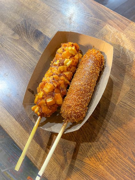 Hot Dog Tray, Corn Dog Photography, Veg Corn Dog, Korean Corn Dog Aesthetic, Corn Dog Aesthetic, Corndog Aesthetic, Korean Corn Dog, Corn Dog, State Fair Food