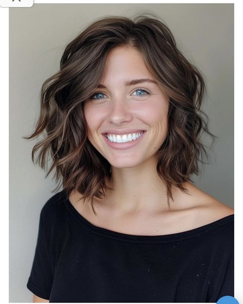 Haircuts For Fat Faces, Above The Shoulder Haircuts, Kim Outfits, Cute Shoulder Length Haircuts, Wavy Lob Haircut, Above Shoulder Length Hair, Hair Lob, Textured Bobs, Shoulder Haircut