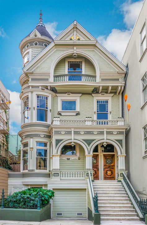 Pierce Street Residence by Bohlin Cywinski Jackson - Dwell San Francisco Victorian, Victorian Homes Exterior, Wood Siding Exterior, Bright Office, Victorian Style House, Wine Closet, Blue Bottle Coffee, Childrens Bathroom, Deck Building