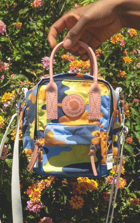 Luxury Images, Mochila Fjallraven Kanken, Colors For Spring, School Bag Essentials, Great Men, Aesthetic Bags, Cool School Supplies, Colorful Bags, Stylish Backpacks