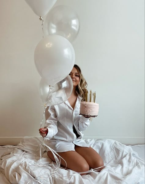 Bedroom Bday Photoshoot, Indoor Birthday Photoshoot Ideas Women, Pj Birthday Photoshoot, Birthday Morning Aesthetic, Birthday In Bed Photoshoot, Bed Birthday Photoshoot, 32 Birthday Ideas, Hotel Birthday Photoshoot, At Home Birthday Photoshoot