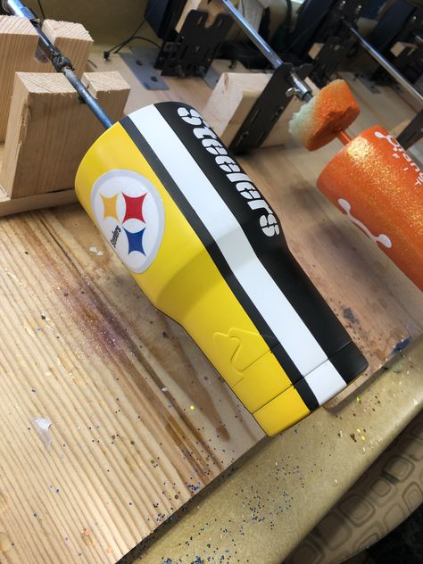 Steelers Glitter Tumbler, Steelers Epoxy Tumbler, Nfl Epoxy Tumbler Ideas, Steelers Tumbler For Men, Nfl Tumbler Ideas, Steelers Tumbler Ideas, Football Tumbler Ideas, Nfl Tumblers, Steelers Tumbler