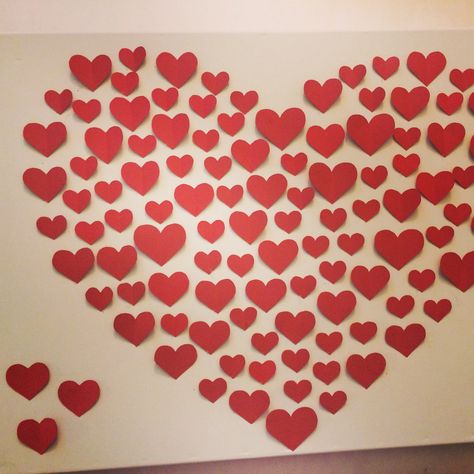 Paper Heart Decorations Diy Crafts, Paper Heart Wall Decor, Paper Valentine Hearts, Valentines Day Decorations For School, Valentines Day Office Decor, Valentines Day Office Decorations Ideas, Valentines Decorations For Office, Valentines Day Office, Fireplace Tv Wall Decor