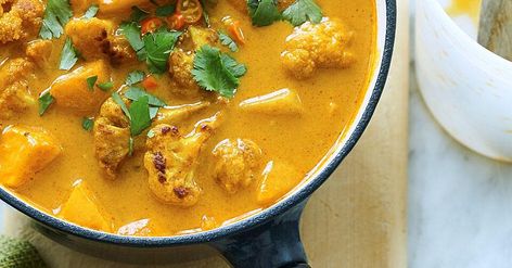 Roasted Cauliflower & Potato Curry Soup Cauliflower Soup Healthy, Lentil Coconut, Cauliflower Potato Soup, Curry Soup Recipes, Low Carb Spaghetti, Curried Cauliflower, Cauliflower Potatoes, Low Calorie Soup, Pastas Recipes